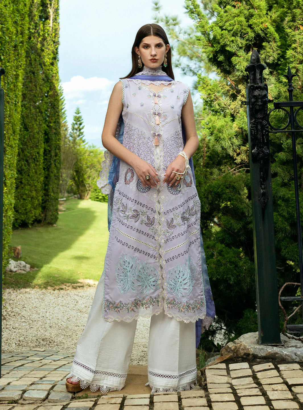 Roheenaz - Flanerie Lawn'25 - Juana-8B